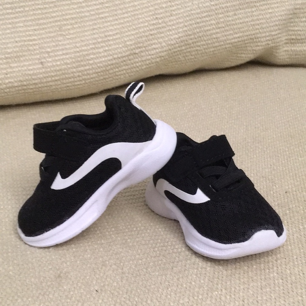 Infant sneakers